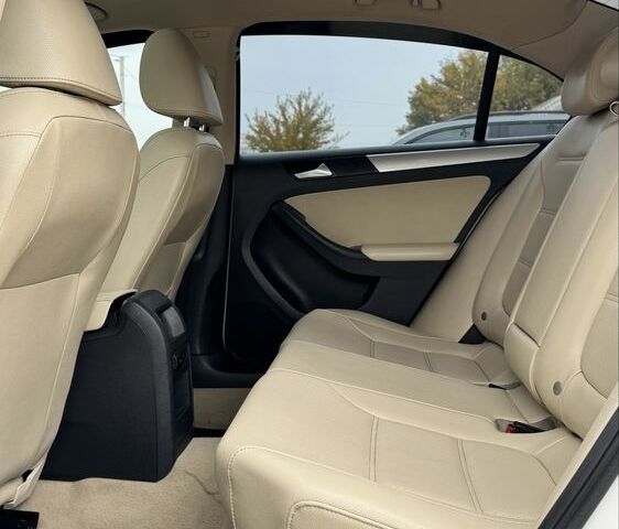 Белый Фольксваген Джетта, объемом двигателя 1.8 л и пробегом 220 тыс. км за 9800 $, фото 13 на Automoto.ua