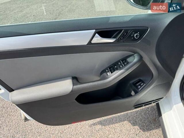 Белый Фольксваген Джетта, объемом двигателя 1.4 л и пробегом 242 тыс. км за 7900 $, фото 17 на Automoto.ua