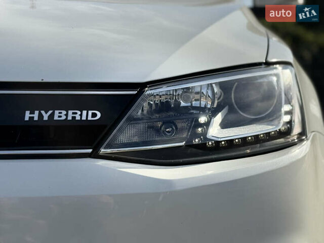 Білий Фольксваген Джетта, об'ємом двигуна 1.39 л та пробігом 186 тис. км за 10800 $, фото 9 на Automoto.ua