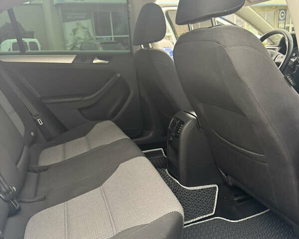 Белый Фольксваген Джетта, объемом двигателя 1.4 л и пробегом 243 тыс. км за 10999 $, фото 57 на Automoto.ua