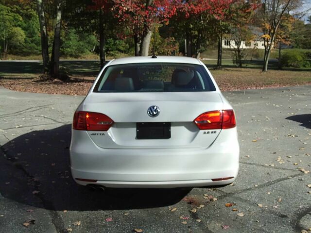 Белый Фольксваген Джетта, объемом двигателя 2.5 л и пробегом 89 тыс. км за 7000 $, фото 5 на Automoto.ua