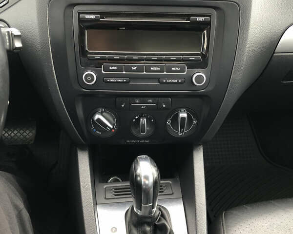 Белый Фольксваген Джетта, объемом двигателя 1.8 л и пробегом 227 тыс. км за 8200 $, фото 11 на Automoto.ua