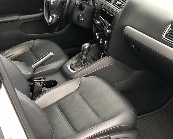 Белый Фольксваген Джетта, объемом двигателя 1.8 л и пробегом 227 тыс. км за 8200 $, фото 7 на Automoto.ua