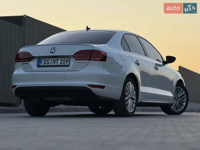 Белый Фольксваген Джетта, объемом двигателя 1.4 л и пробегом 243 тыс. км за 10999 $, фото 5 на Automoto.ua