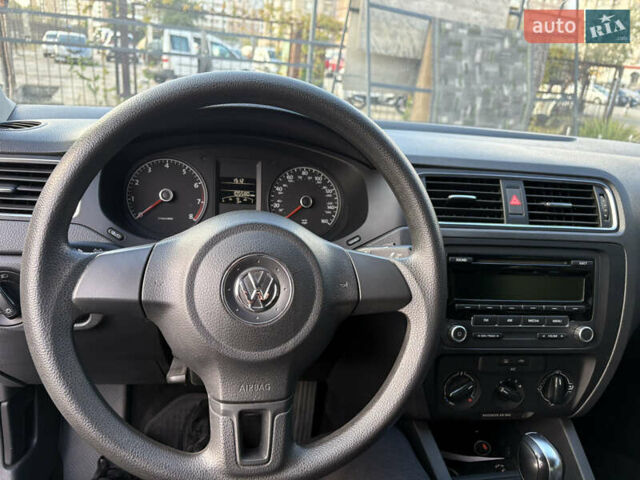 Фольксваген Джетта 2013 в Запорожье на Automoto.ua Белый Фольксваген Джетта, объемом двигателя 1.98 л и пробегом 169 тыс. км за 8000 $, фото 4 на Automoto.ua