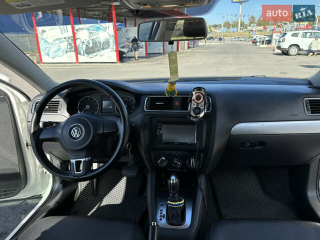 Белый Фольксваген Джетта, объемом двигателя 2.48 л и пробегом 230 тыс. км за 9700 $, фото 18 на Automoto.ua