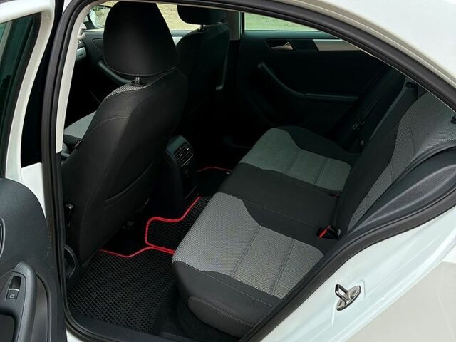 Белый Фольксваген Джетта, объемом двигателя 1.4 л и пробегом 165 тыс. км за 10500 $, фото 1 на Automoto.ua