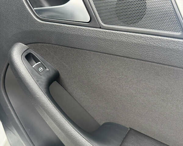 Белый Фольксваген Джетта, объемом двигателя 1.4 л и пробегом 243 тыс. км за 10999 $, фото 50 на Automoto.ua