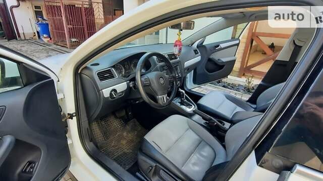 Белый Фольксваген Джетта, объемом двигателя 1.39 л и пробегом 160 тыс. км за 8200 $, фото 6 на Automoto.ua