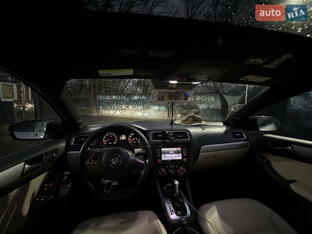 Фольксваген Джетта 2013 в Киеве на Automoto.ua Белый Фольксваген Джетта, объемом двигателя 2.48 л и пробегом 230 тыс. км за 7000 $, фото 13 на Automoto.ua