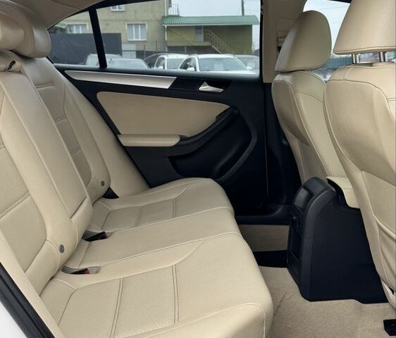 Белый Фольксваген Джетта, объемом двигателя 1.8 л и пробегом 220 тыс. км за 9800 $, фото 15 на Automoto.ua