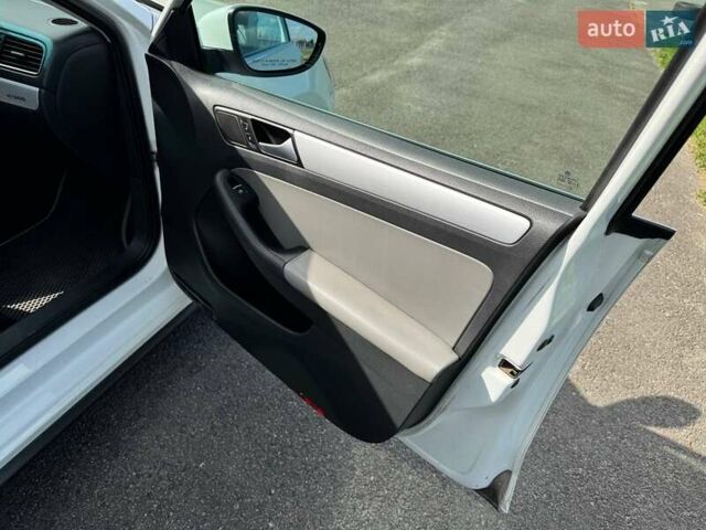 Белый Фольксваген Джетта, объемом двигателя 1.4 л и пробегом 242 тыс. км за 7900 $, фото 19 на Automoto.ua