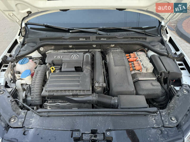 Белый Фольксваген Джетта, объемом двигателя 1.4 л и пробегом 243 тыс. км за 10999 $, фото 58 на Automoto.ua