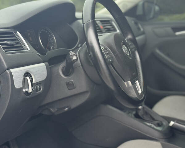 Белый Фольксваген Джетта, объемом двигателя 1.4 л и пробегом 243 тыс. км за 10999 $, фото 31 на Automoto.ua