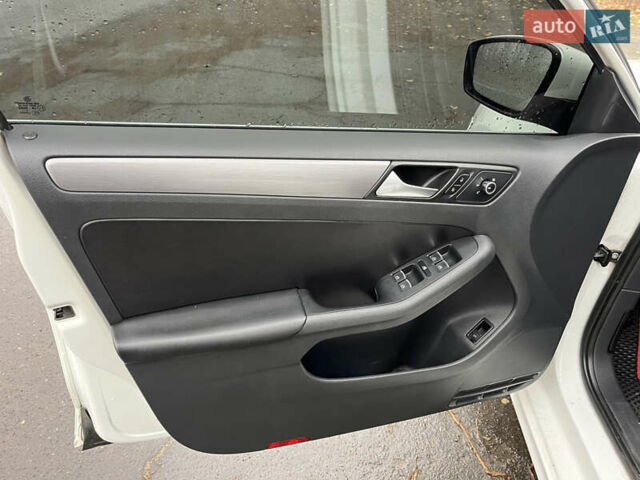 Белый Фольксваген Джетта, объемом двигателя 1.97 л и пробегом 250 тыс. км за 10200 $, фото 9 на Automoto.ua