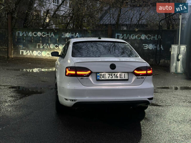 Фольксваген Джетта 2013 в Киеве на Automoto.ua Белый Фольксваген Джетта, объемом двигателя 2.48 л и пробегом 230 тыс. км за 7000 $, фото 5 на Automoto.ua