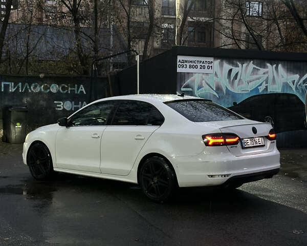 Фольксваген Джетта 2013 в Киеве на Automoto.ua Белый Фольксваген Джетта, объемом двигателя 2.48 л и пробегом 230 тыс. км за 7000 $, фото 3 на Automoto.ua