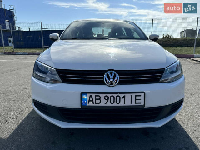 Белый Фольксваген Джетта, объемом двигателя 2.48 л и пробегом 230 тыс. км за 9700 $, фото 1 на Automoto.ua