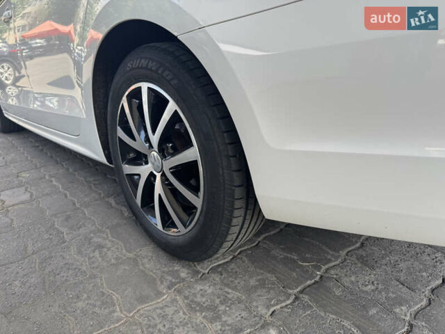 Белый Фольксваген Джетта, объемом двигателя 1.98 л и пробегом 175 тыс. км за 8600 $, фото 6 на Automoto.ua