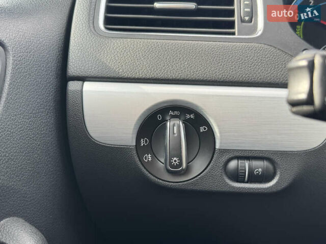 Білий Фольксваген Джетта, об'ємом двигуна 1.39 л та пробігом 186 тис. км за 10800 $, фото 13 на Automoto.ua