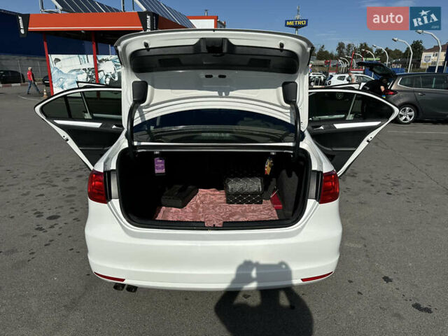 Белый Фольксваген Джетта, объемом двигателя 2.48 л и пробегом 230 тыс. км за 9700 $, фото 14 на Automoto.ua