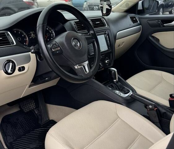 Белый Фольксваген Джетта, объемом двигателя 1.8 л и пробегом 220 тыс. км за 9800 $, фото 10 на Automoto.ua