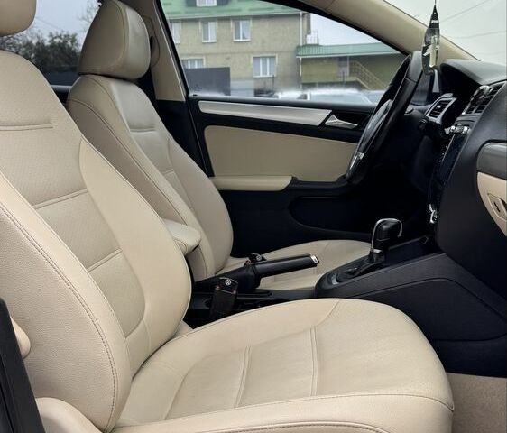 Белый Фольксваген Джетта, объемом двигателя 1.8 л и пробегом 220 тыс. км за 9800 $, фото 17 на Automoto.ua