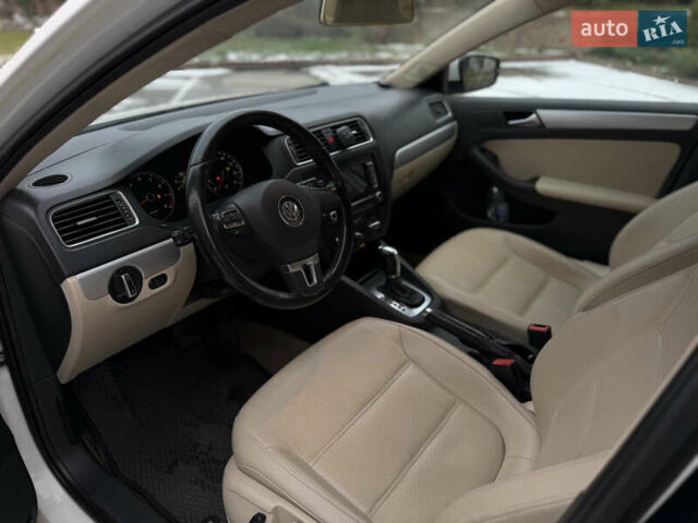 Білий Фольксваген Джетта, об'ємом двигуна 2.5 л та пробігом 180 тис. км за 8100 $, фото 9 на Automoto.ua