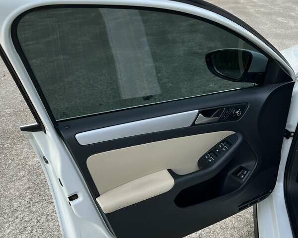 Білий Фольксваген Джетта, об'ємом двигуна 1.39 л та пробігом 128 тис. км за 9400 $, фото 8 на Automoto.ua