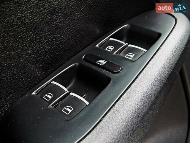 Белый Фольксваген Джетта, объемом двигателя 1.8 л и пробегом 183 тыс. км за 8900 $, фото 6 на Automoto.ua