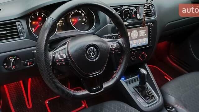 Білий Фольксваген Джетта, об'ємом двигуна 2 л та пробігом 151 тис. км за 10000 $, фото 11 на Automoto.ua