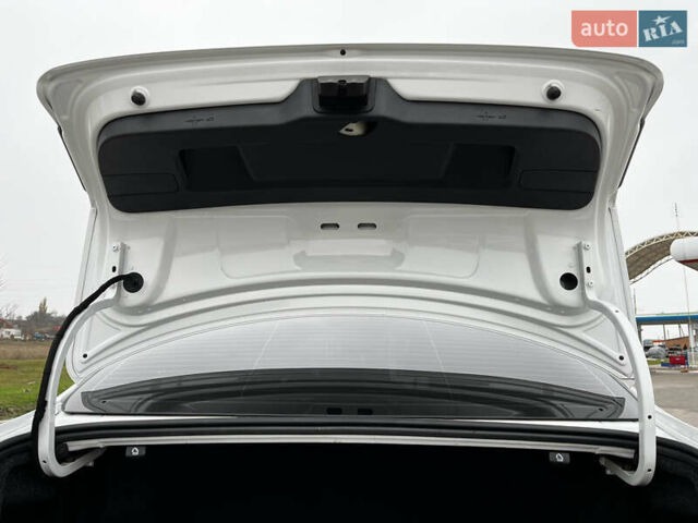 Белый Фольксваген Джетта, объемом двигателя 1.97 л и пробегом 270 тыс. км за 9500 $, фото 26 на Automoto.ua