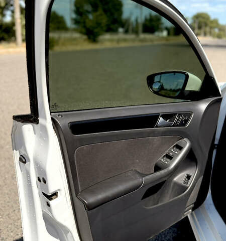 Белый Фольксваген Джетта, объемом двигателя 1.6 л и пробегом 170 тыс. км за 11200 $, фото 14 на Automoto.ua