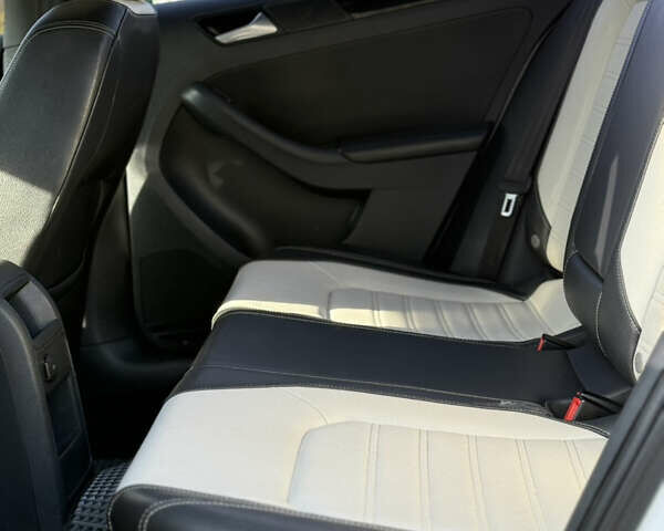 Білий Фольксваген Джетта, об'ємом двигуна 1.8 л та пробігом 203 тис. км за 9800 $, фото 9 на Automoto.ua