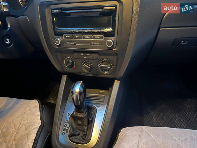 Білий Фольксваген Джетта, об'ємом двигуна 1.8 л та пробігом 250 тис. км за 6700 $, фото 12 на Automoto.ua