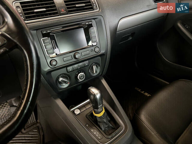 Білий Фольксваген Джетта, об'ємом двигуна 1.8 л та пробігом 141 тис. км за 10400 $, фото 10 на Automoto.ua