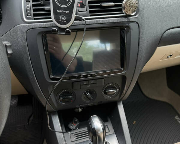 Білий Фольксваген Джетта, об'ємом двигуна 1.8 л та пробігом 157 тис. км за 10110 $, фото 13 на Automoto.ua