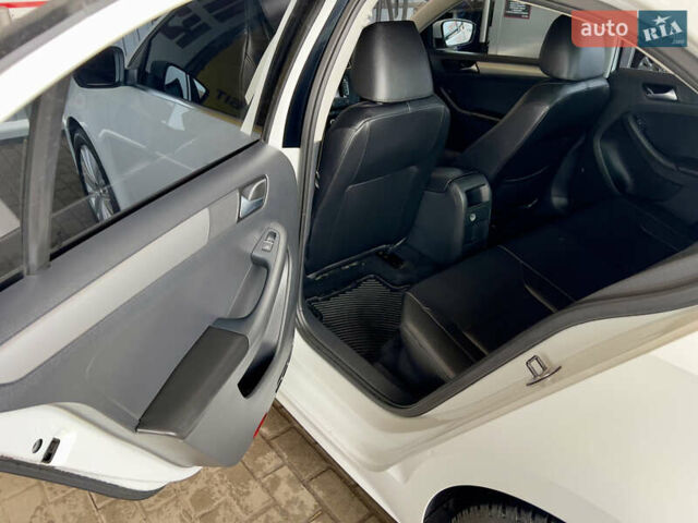 Білий Фольксваген Джетта, об'ємом двигуна 1.8 л та пробігом 141 тис. км за 10400 $, фото 12 на Automoto.ua