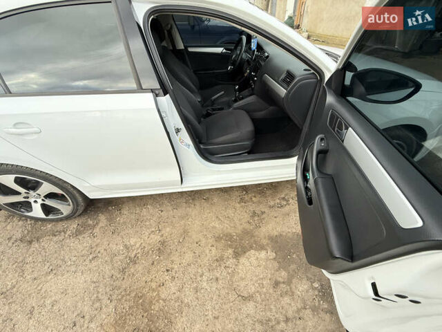 Белый Фольксваген Джетта, объемом двигателя 2 л и пробегом 195 тыс. км за 9000 $, фото 24 на Automoto.ua