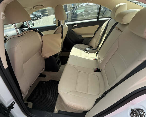 Білий Фольксваген Джетта, об'ємом двигуна 1.8 л та пробігом 157 тис. км за 10110 $, фото 8 на Automoto.ua