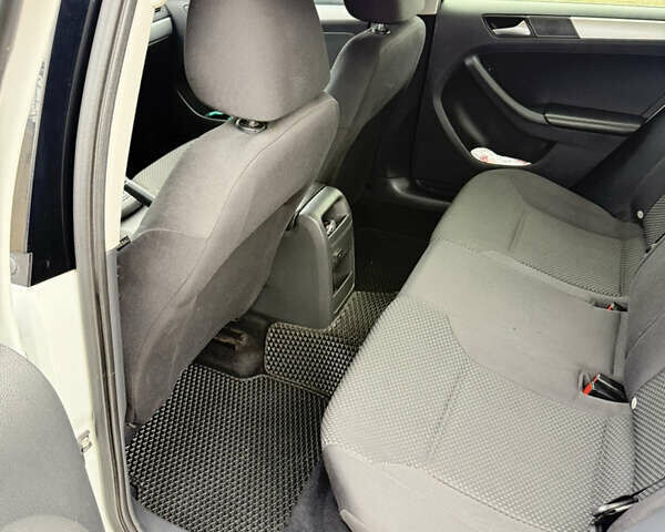 Белый Фольксваген Джетта, объемом двигателя 2 л и пробегом 195 тыс. км за 9000 $, фото 18 на Automoto.ua