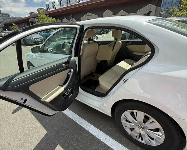 Білий Фольксваген Джетта, об'ємом двигуна 1.8 л та пробігом 157 тис. км за 10110 $, фото 9 на Automoto.ua