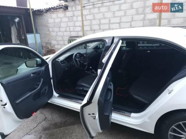 Білий Фольксваген Джетта, об'ємом двигуна 2 л та пробігом 151 тис. км за 10000 $, фото 14 на Automoto.ua