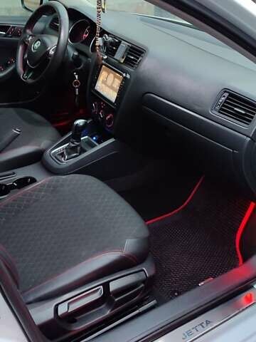 Білий Фольксваген Джетта, об'ємом двигуна 2 л та пробігом 151 тис. км за 10000 $, фото 12 на Automoto.ua