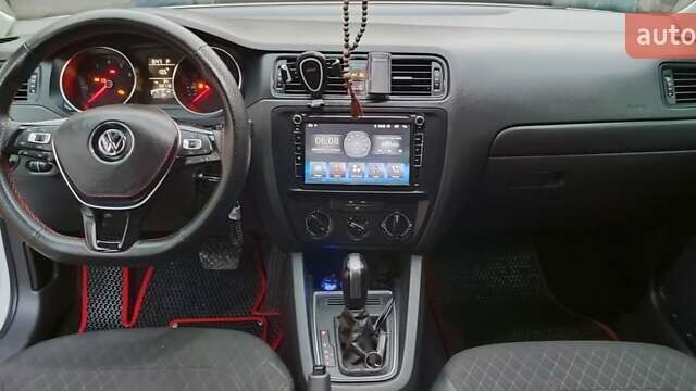 Білий Фольксваген Джетта, об'ємом двигуна 2 л та пробігом 151 тис. км за 10000 $, фото 2 на Automoto.ua