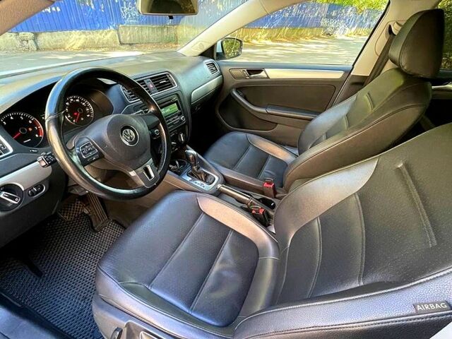 Белый Фольксваген Джетта, объемом двигателя 1.8 л и пробегом 135 тыс. км за 9500 $, фото 4 на Automoto.ua