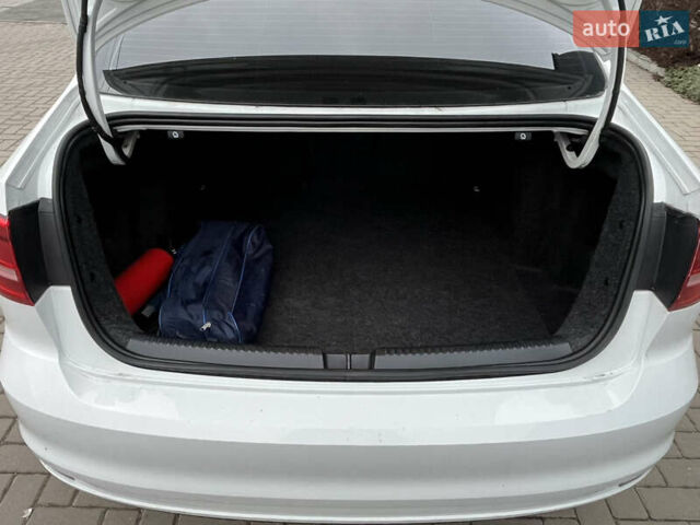 Белый Фольксваген Джетта, объемом двигателя 1.8 л и пробегом 258 тыс. км за 8500 $, фото 6 на Automoto.ua