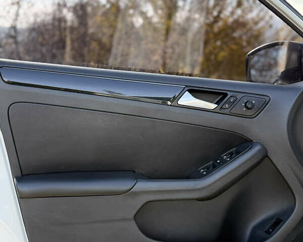 Білий Фольксваген Джетта, об'ємом двигуна 1.8 л та пробігом 203 тис. км за 9800 $, фото 19 на Automoto.ua