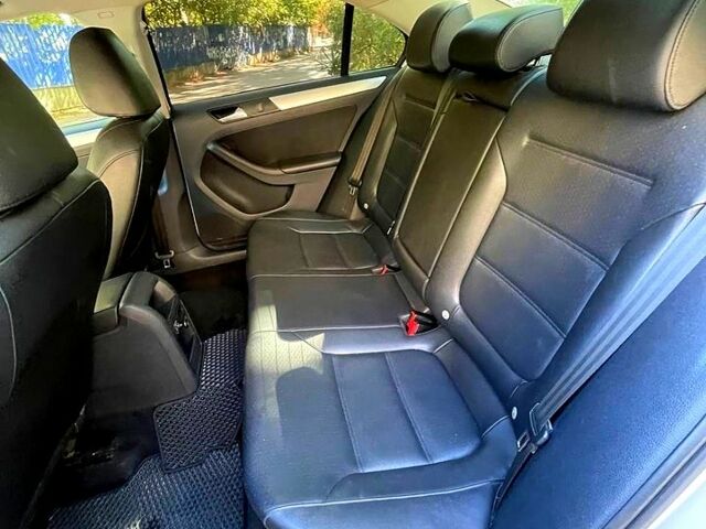 Белый Фольксваген Джетта, объемом двигателя 1.8 л и пробегом 135 тыс. км за 9500 $, фото 5 на Automoto.ua