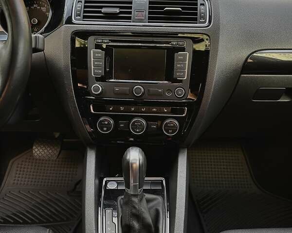 Белый Фольксваген Джетта, объемом двигателя 1.8 л и пробегом 123 тыс. км за 10700 $, фото 12 на Automoto.ua